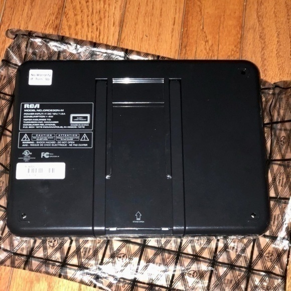 RCA DRC630N DVD Player for Car Headrest & Game Console w/ Car Adapter Controller - Picture 4 of 6